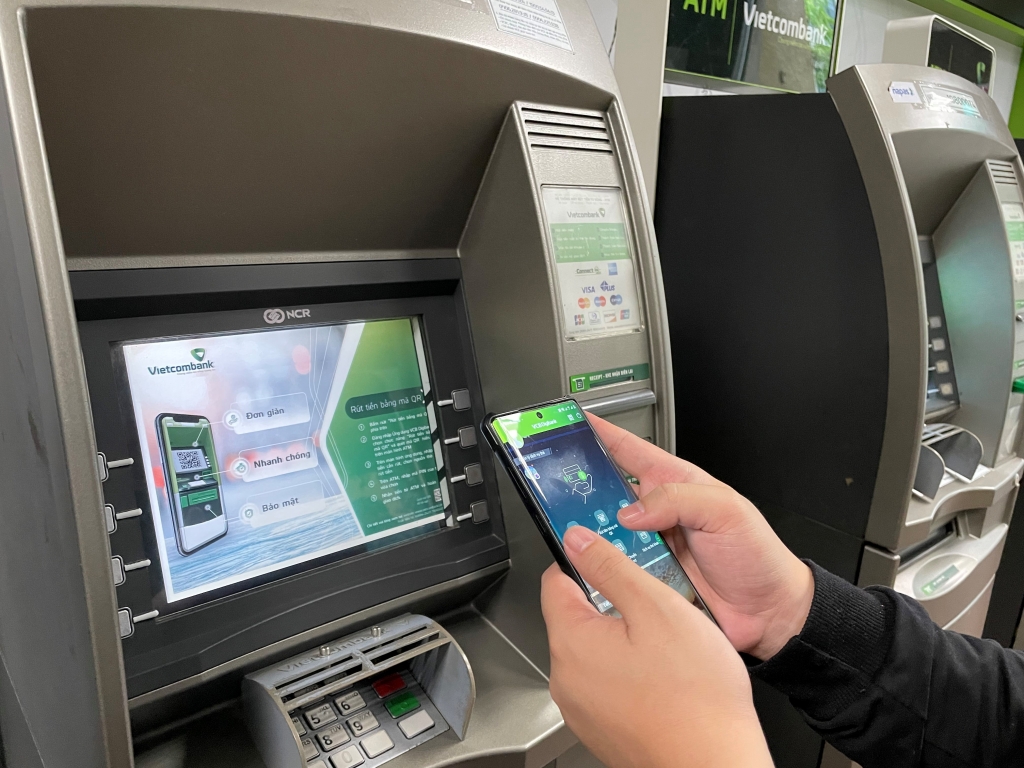 giao dịch qua thẻ ATM