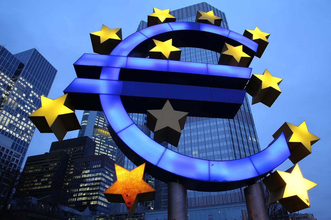 Lợi suất trái phiếu Eurozone dao động gần mức cao nhất tháng
